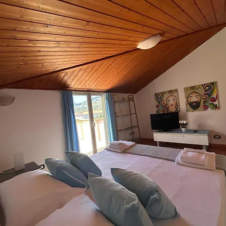 Colapesce Penthouse דירה